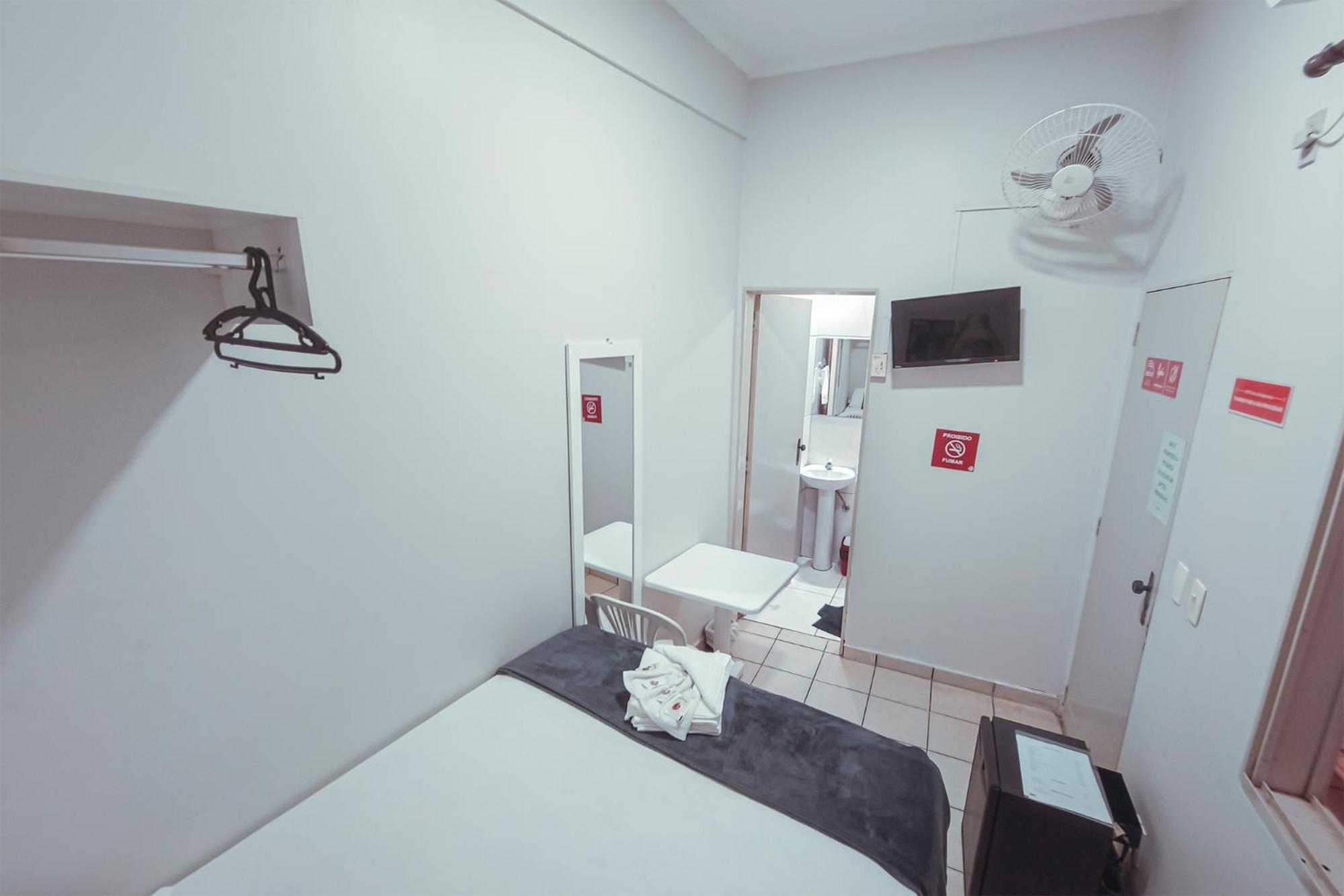 Hotel Apiacas リベイラン・プレト エクステリア 写真